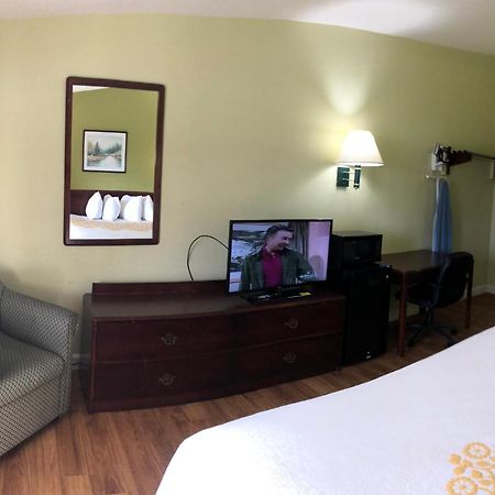 Amerihost Inn & Suites Columbia Exterior photo